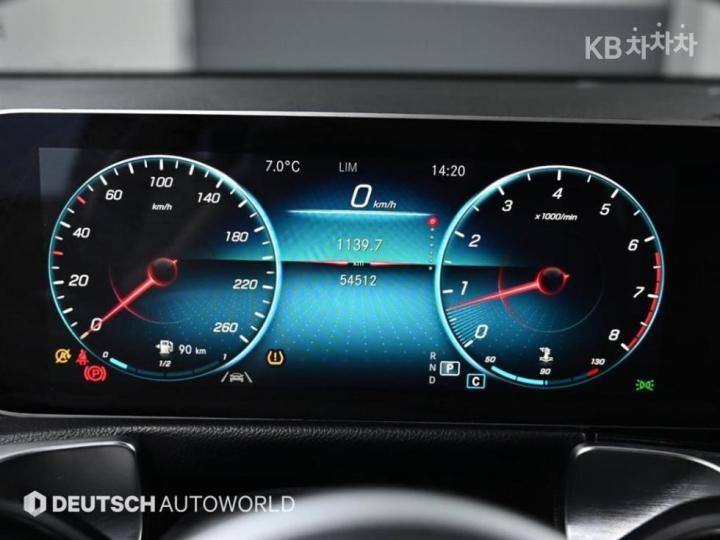 Mercedes-Benz GLB-Class X247 GLB220 9