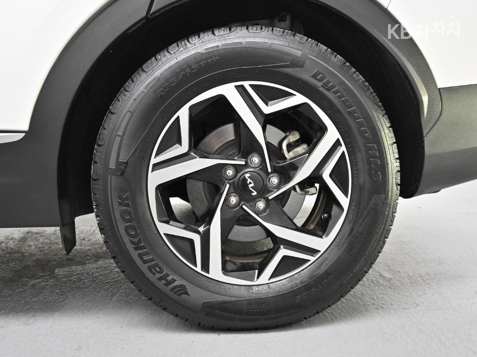 2023 - kia sportage