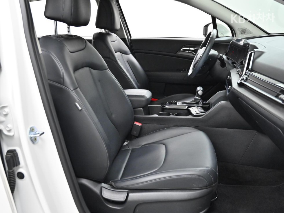 2023 - kia sportage