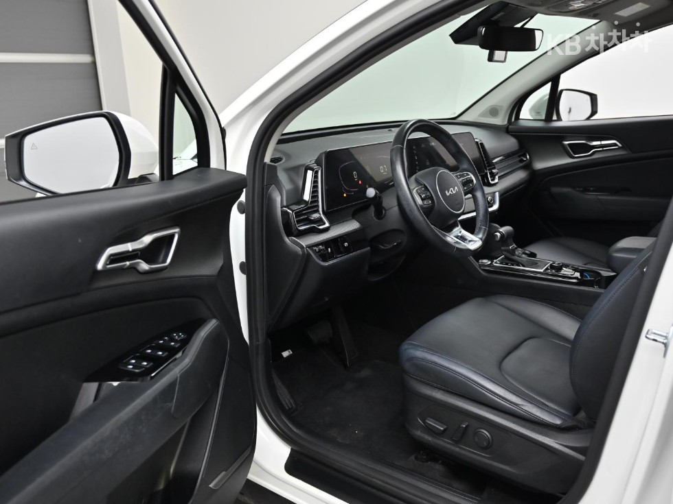 2023 - kia sportage