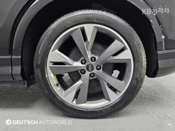 Audi Q4 e-tron 40 Premium 6