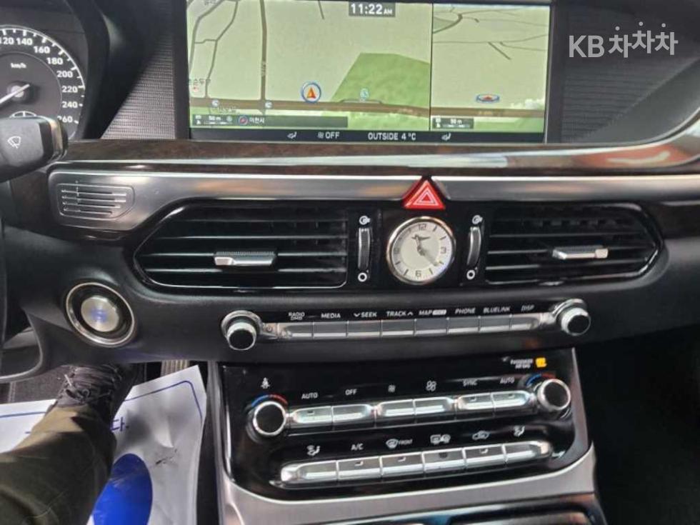 2018 - genesis eq900
