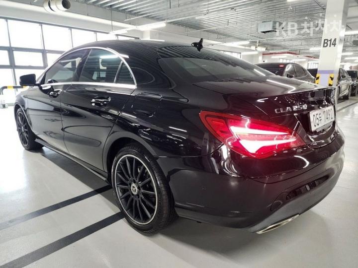 Mercedes-Benz CLA-Class CLA250 4Matic C117 5