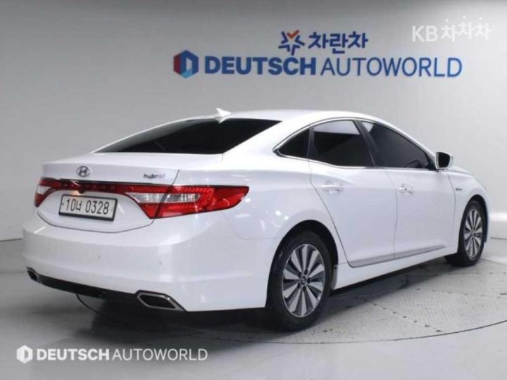 Hyundai Grandeur Hybrid Premium 5