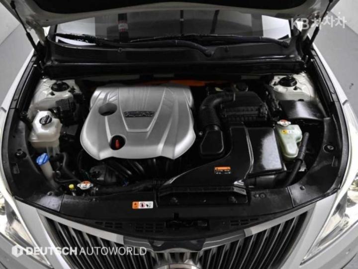Hyundai Grandeur Hybrid Premium 6