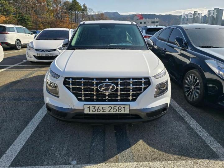 Hyundai Venue Gasoline 1.6 Premium 2
