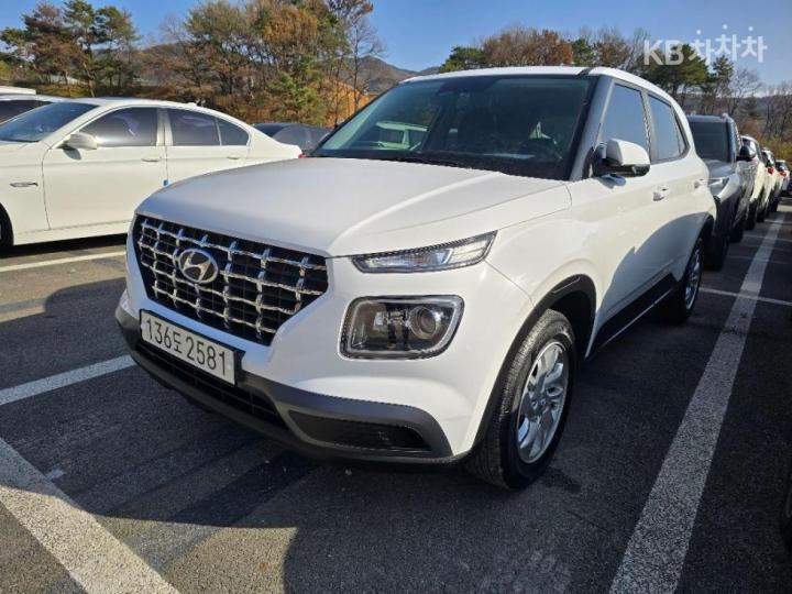 Hyundai Venue Gasoline 1.6 Premium 3
