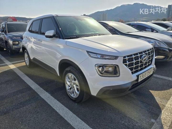 Hyundai Venue Gasoline 1.6 Premium 4