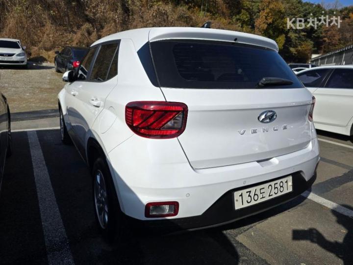 Hyundai Venue Gasoline 1.6 Premium 7