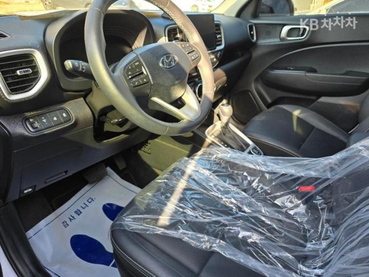 Hyundai Venue Gasoline 1.6 Premium 10