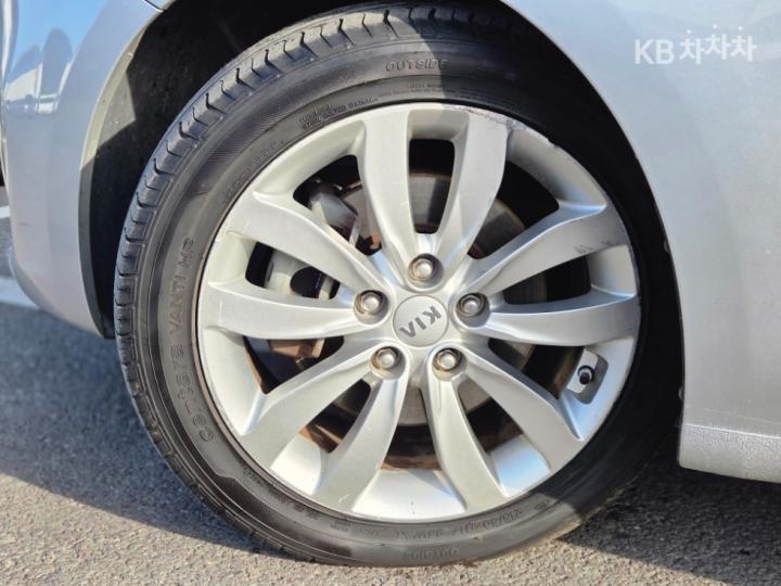 Kia Carens 1.7 VGT Prestige 8