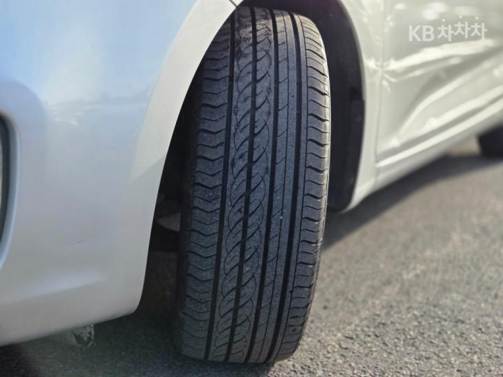 Kia Carens 1.7 VGT Prestige 9