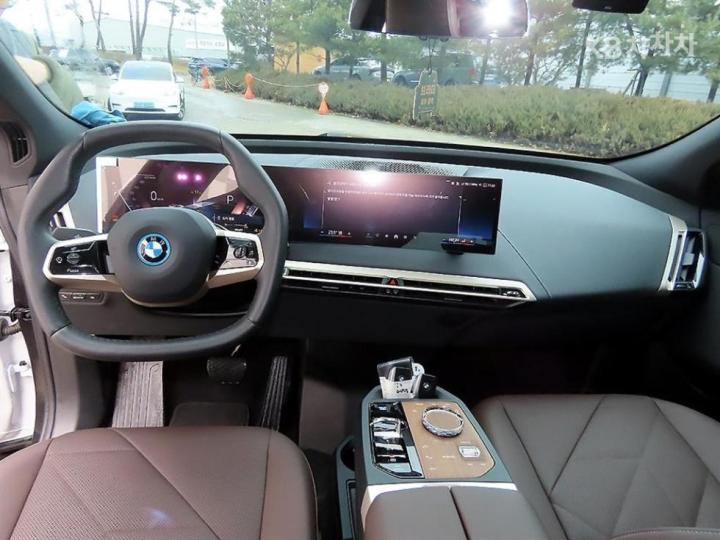 BMW iX i20 xDrive50 Sport Plus 8