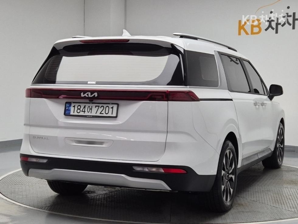 2023 - kia carnival