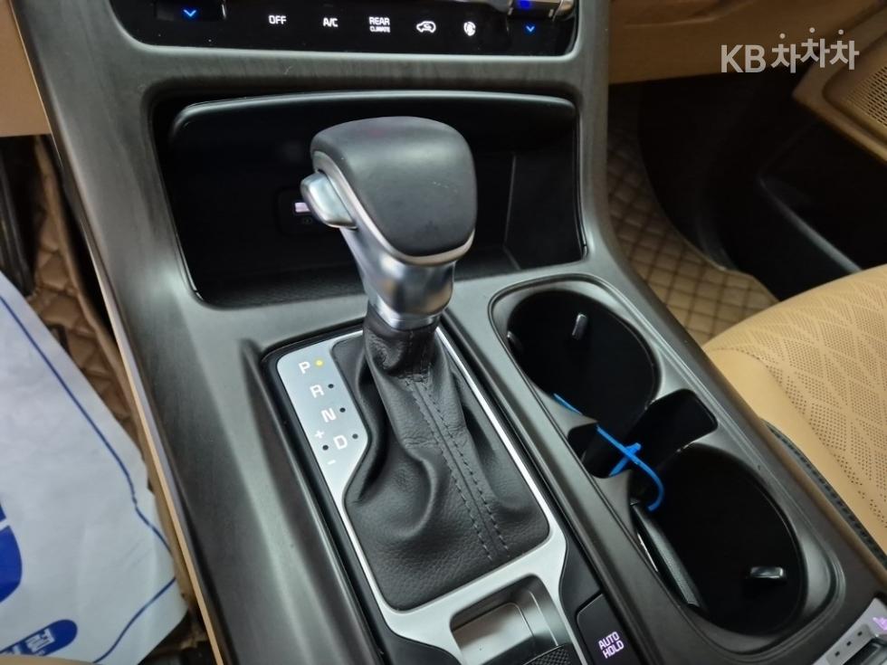 2023 - kia carnival
