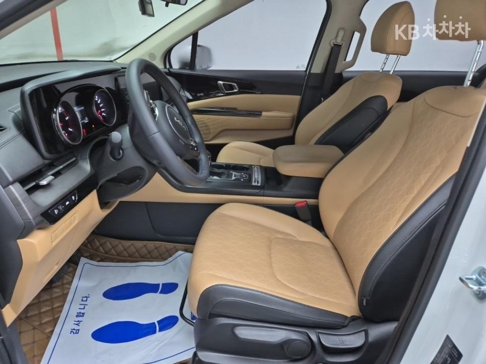 2023 - kia carnival