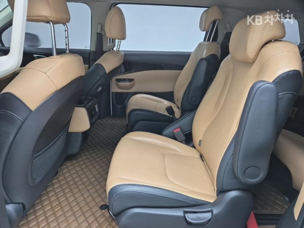 2023 - kia carnival