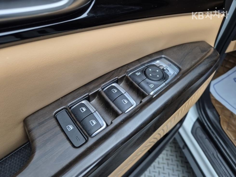 2023 - kia carnival