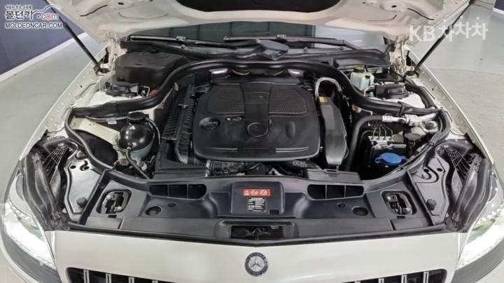 Mercedes-Benz CLS-Class W218 CLS350 Gasoline BlueEfficiency W218 2011-2012 9
