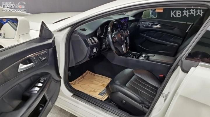 Mercedes-Benz CLS-Class W218 CLS350 Gasoline BlueEfficiency W218 2011-2012 10