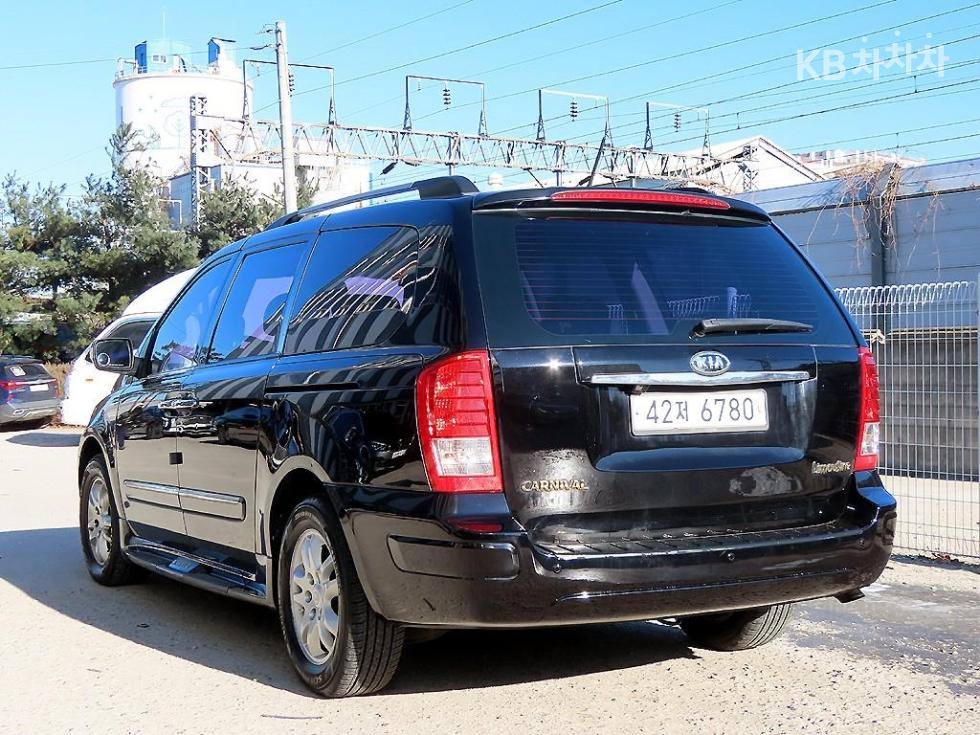 2011 - kia carnival