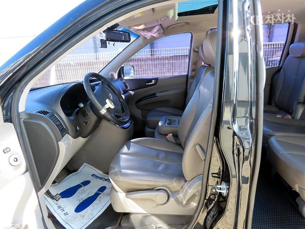 2011 - kia carnival