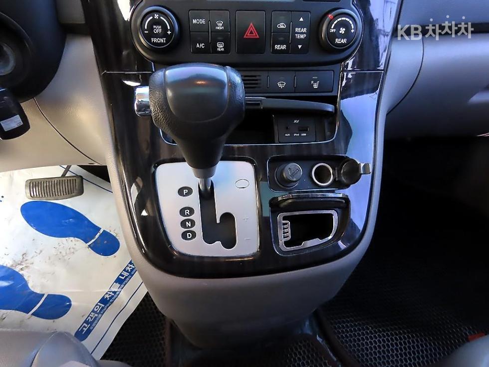 2011 - kia carnival
