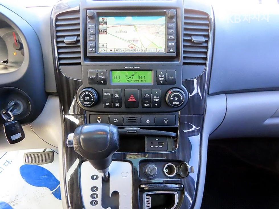 2011 - kia carnival