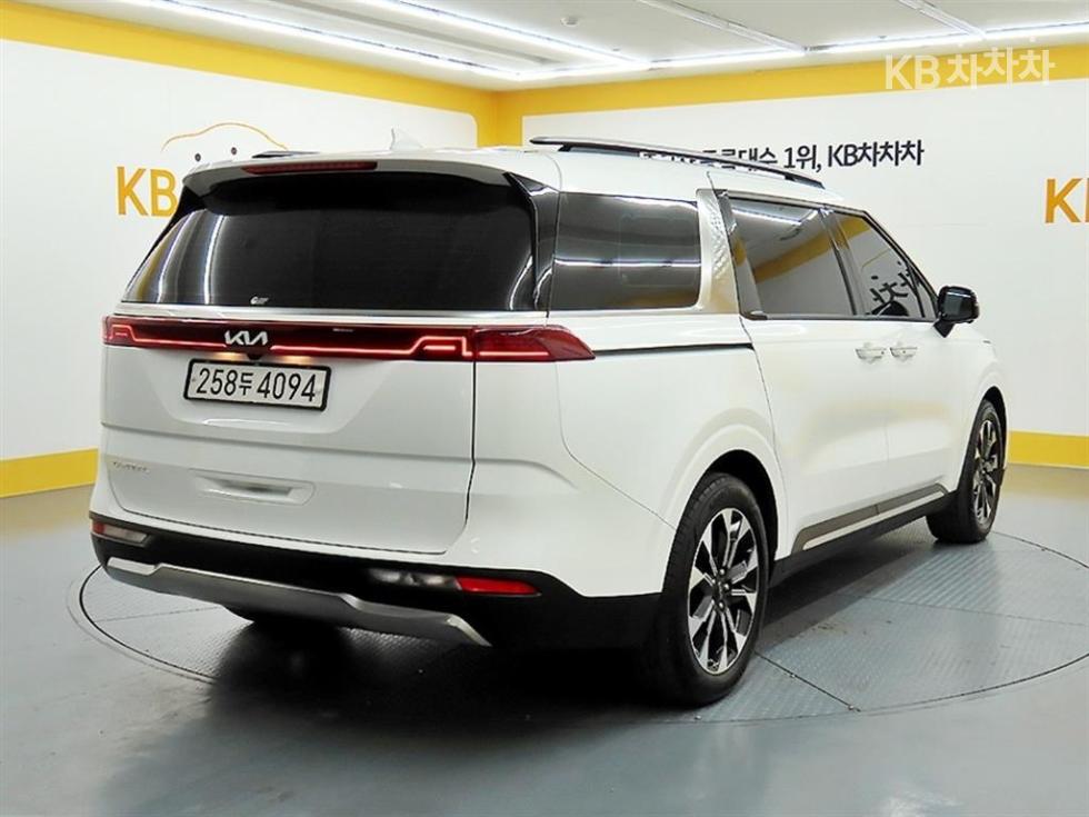 2023 - kia carnival