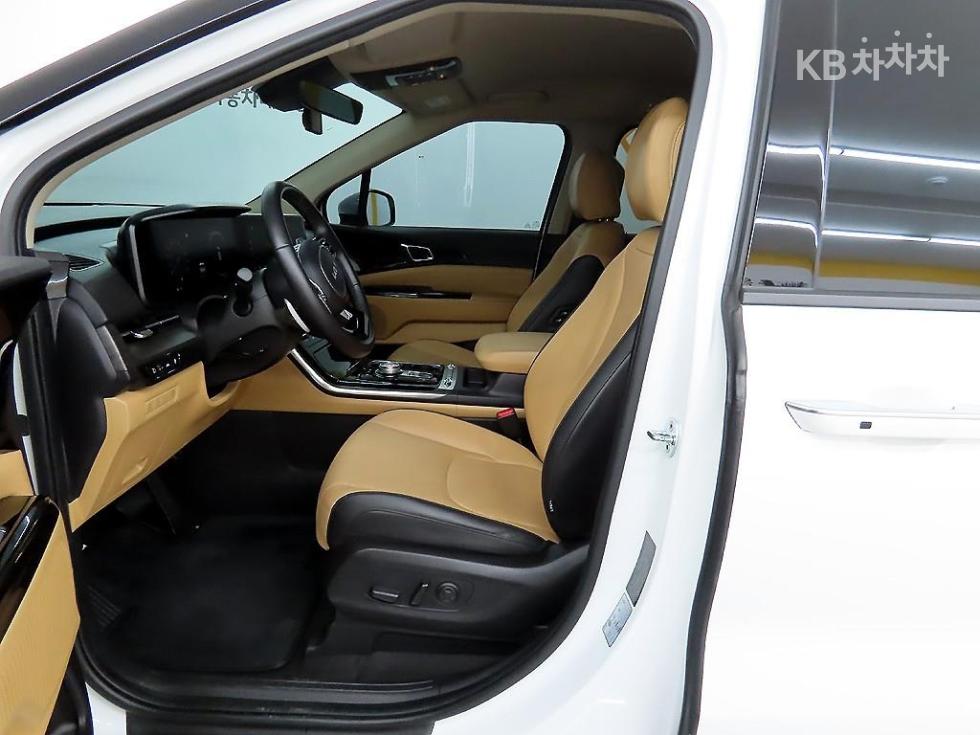 2023 - kia carnival