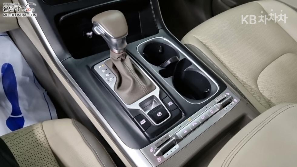 2023 - kia carnival