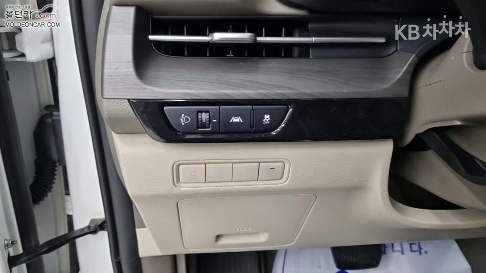 2023 - kia carnival