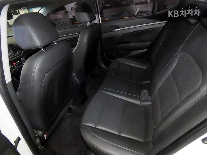 Hyundai Avante AD 1.6 e-VGT Smart 8