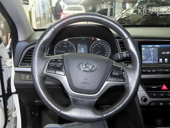 Hyundai Avante AD 1.6 e-VGT Smart 9