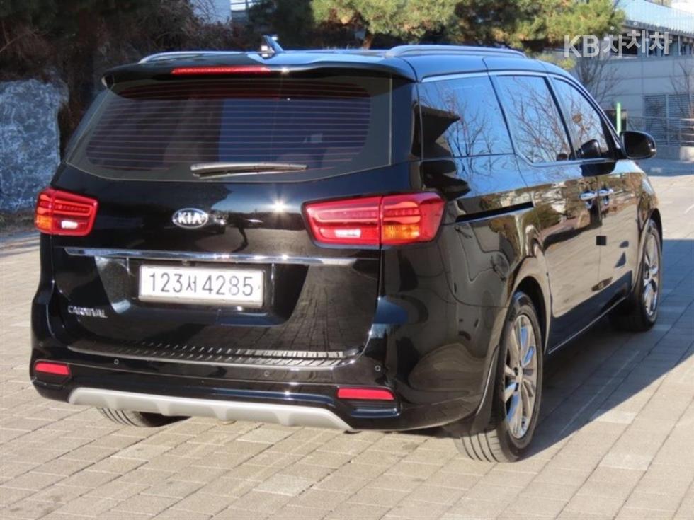 2020 - kia carnival