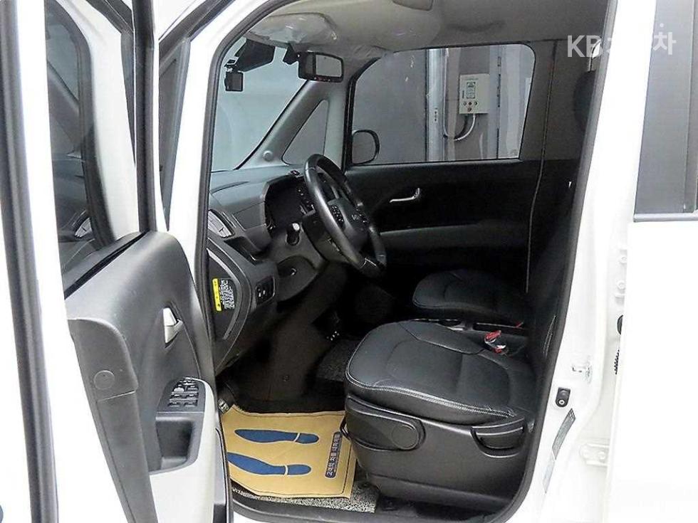 2023 - kia kia
