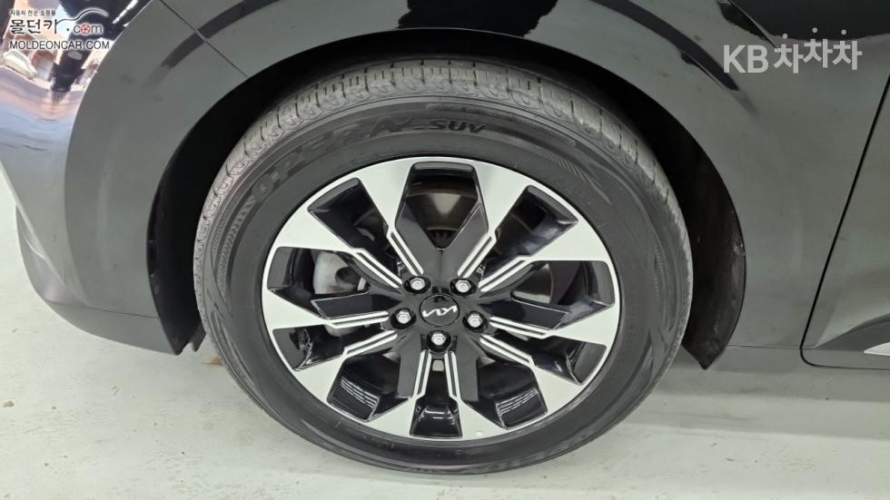 2023 - kia carnival