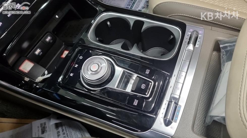 2023 - kia carnival