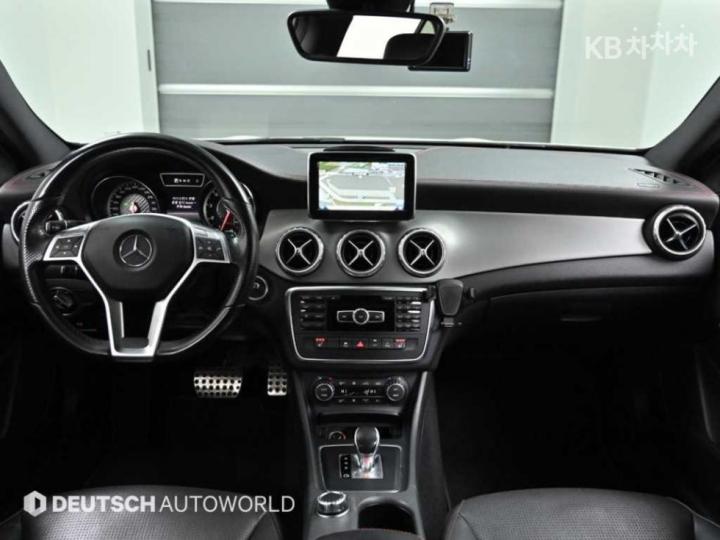 Mercedes-Benz GLA-Class X156 GLA45 AMG 4 Matic 8
