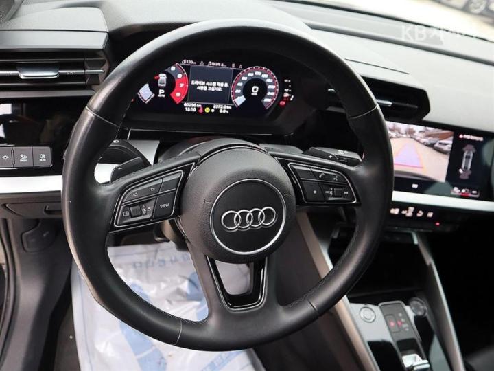 Audi A3 NEW 40 TFSI Premium 8V 9