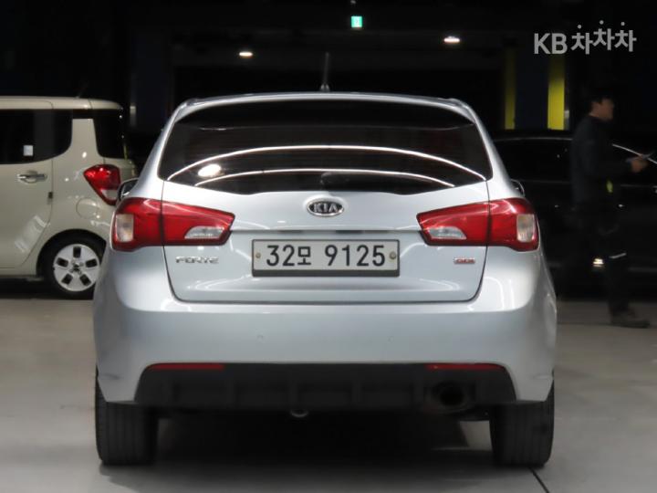 Kia Forte Hatchback 1.6 GDI Prestige Base Type 4