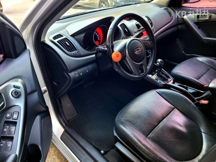 Kia Forte Hatchback 1.6 GDI Prestige Base Type 7