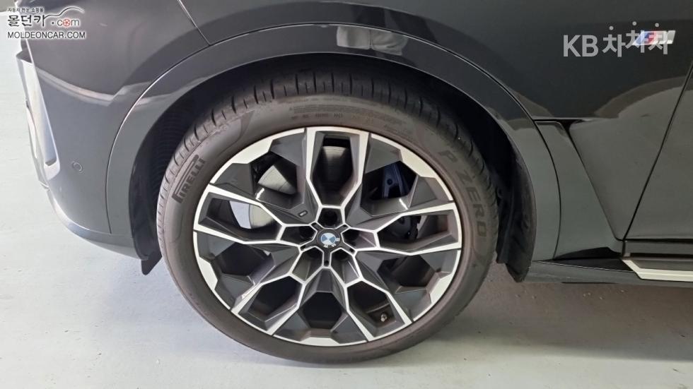 BMW X7 — miniaturë 6