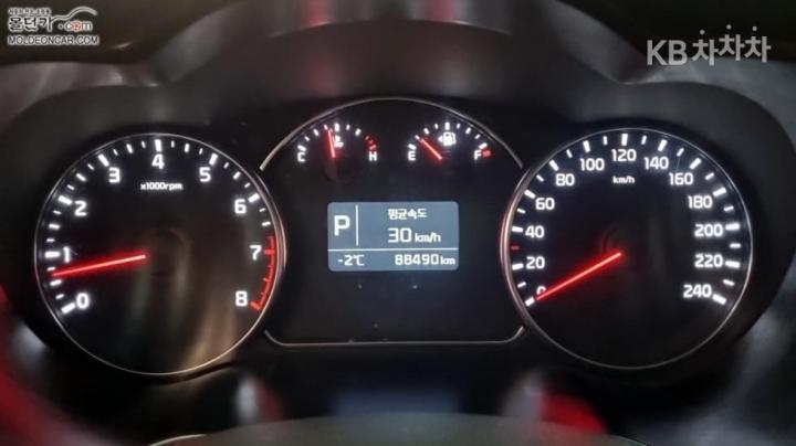 Kia Carens 2.0 LPI Prestige 6