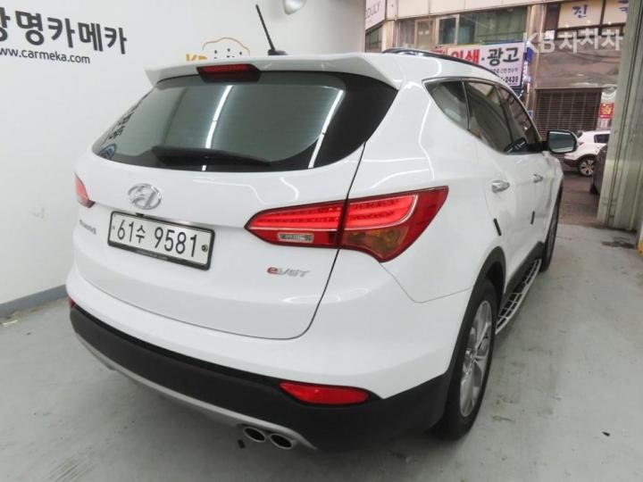 Hyundai Santa Fe DM R2.0 2WD PREMIUM Base Type 4