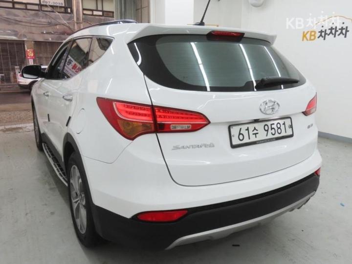 Hyundai Santa Fe DM R2.0 2WD PREMIUM Base Type 5