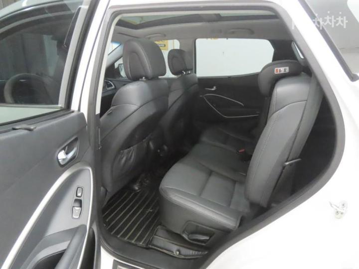 Hyundai Santa Fe DM R2.0 2WD PREMIUM Base Type 7