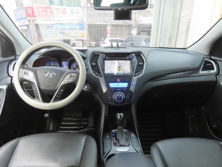 Hyundai Santa Fe DM R2.0 2WD PREMIUM Base Type 8