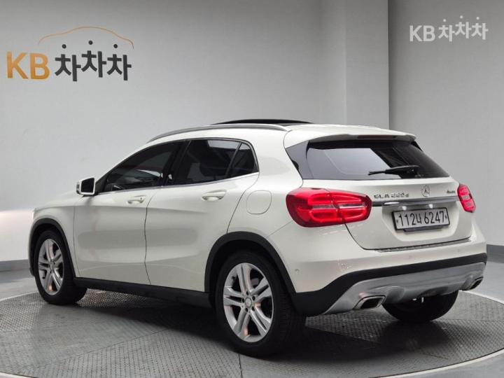 Mercedes-Benz GLA-Class X156 GLA200 d 4 Matic 3