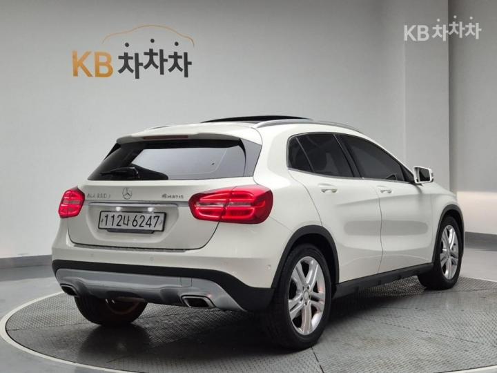 Mercedes-Benz GLA-Class X156 GLA200 d 4 Matic 4